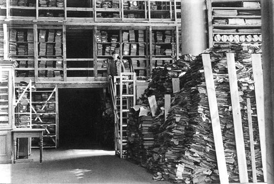 SMALL_archives
